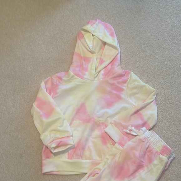 Girl’s 2 Piece Set - Picture 2 of 3